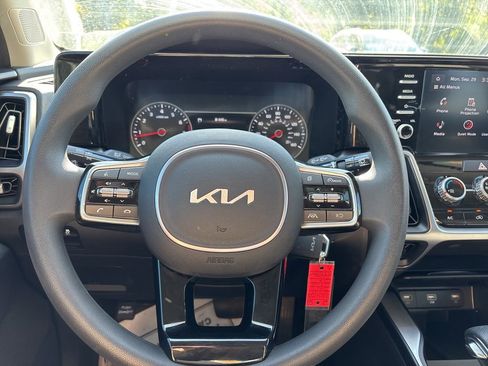 Used 2023 Kia Sorento LX image 16