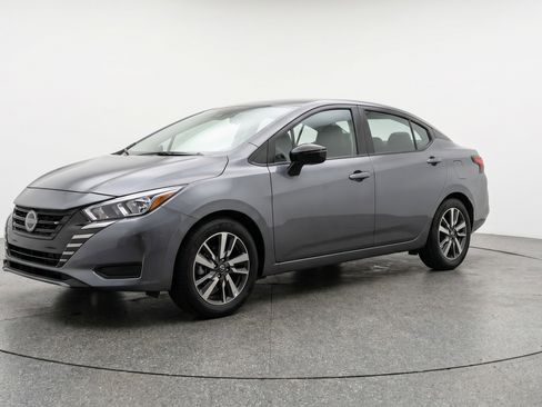 Used 2025 Nissan Versa SV FWD image 3