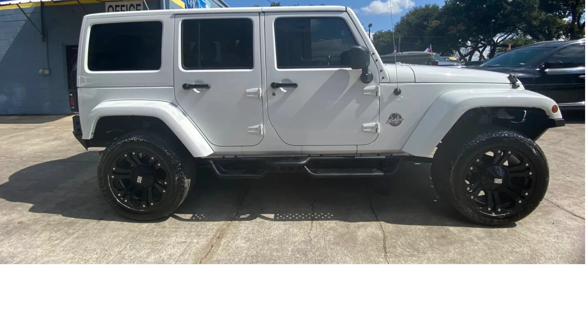 Used 2014 Jeep Wrangler Unlimited Sahara w/ Connectivity Group AWD/4WD image 7