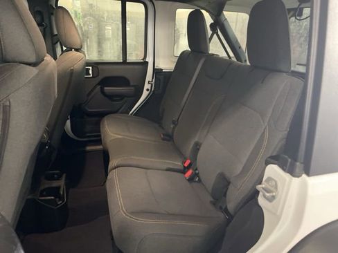 Used 2025 Jeep Wrangler Sport S image 14