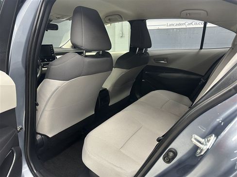 Used 2020 Toyota Corolla LE FWD image 3