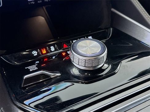 Used 2024 Jeep Wagoneer Base w/ Premium Group I image 11