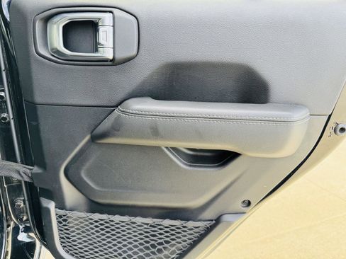 Used 2021 Jeep Wrangler Unlimited Sahara image 23