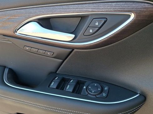 Used 2023 Buick Envision Avenir AWD/4WD image 19