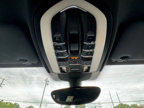 Used 2012 Porsche Cayenne S AWD/4WD image 32