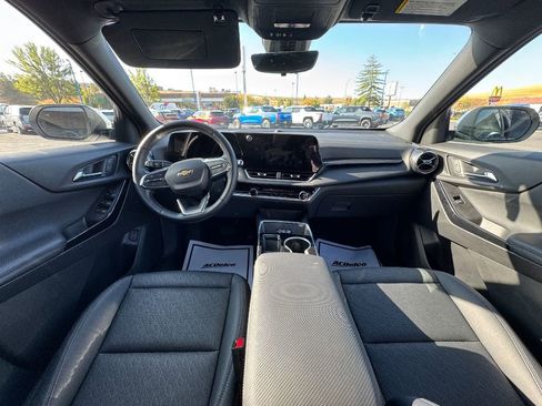 Used 2025 Chevrolet Equinox LT w/ Convenience Package II image 2