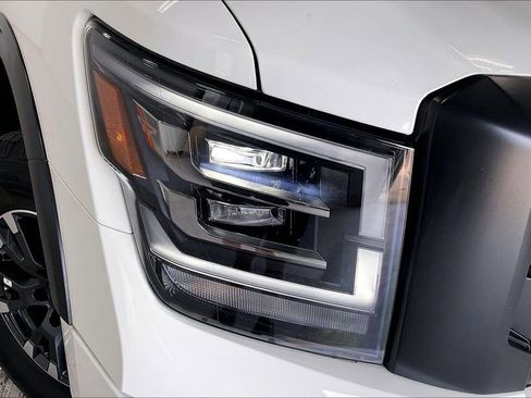 Used 2024 Nissan Titan PRO-4X w/ Pro-4x Convenience Package AWD/4WD image 27