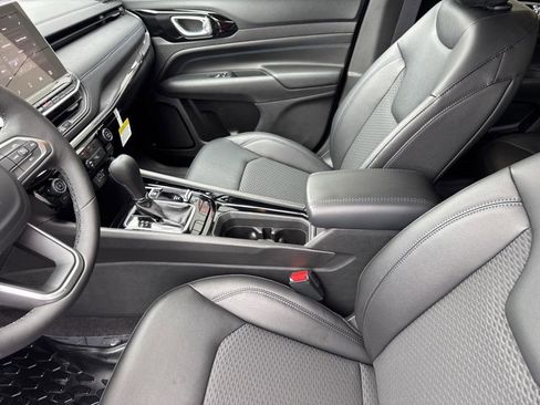 New 2026 Jeep Compass Latitude image 17