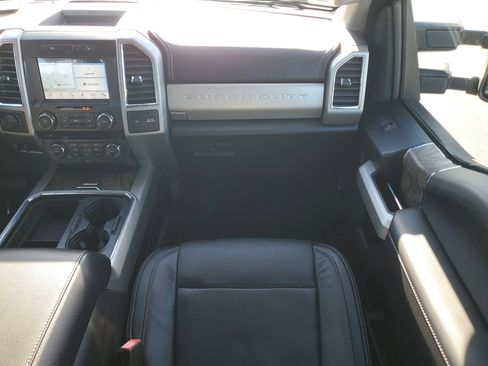 Used 2018 Ford F250 Lariat w/ Chrome Package image 14