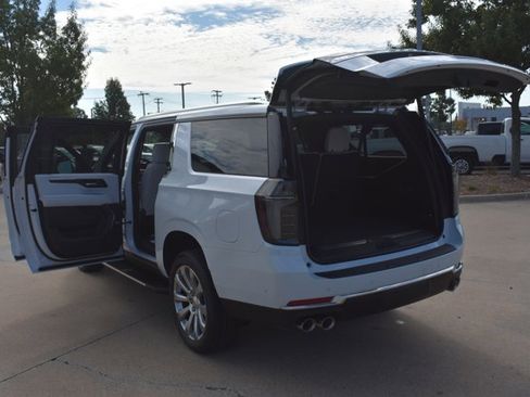 New 2026 Chevrolet Suburban Premier w/ Sun And Tow Package image 17