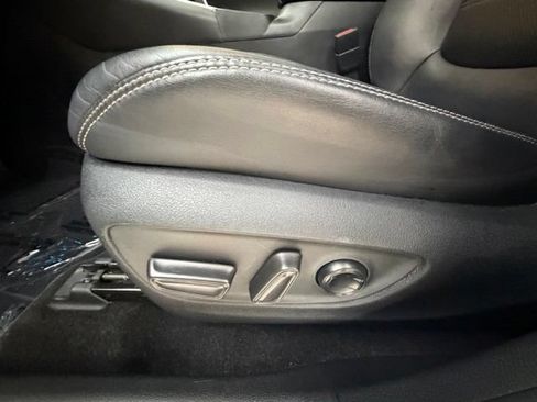 Used 2019 Toyota RAV4 Limited AWD/4WD image 30