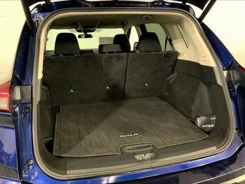 Used 2025 Nissan Rogue SV image 4