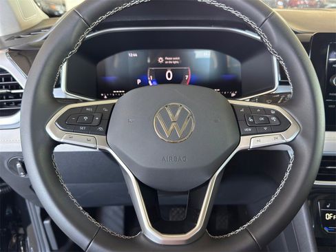 New 2026 Volkswagen Taos SE image 12