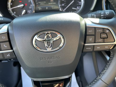 Used 2022 Toyota Highlander XSE AWD/4WD image 19
