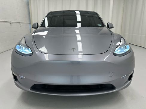 Used 2025 Tesla Model Y Performance AWD/4WD image 3