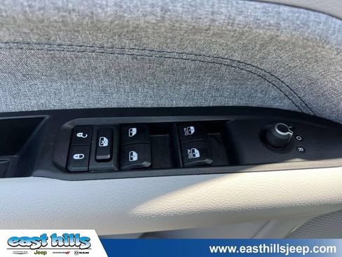 Certified 2024 Jeep Compass Latitude AWD/4WD image 22