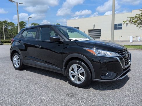 Used 2023 Nissan Kicks S FWD image 3