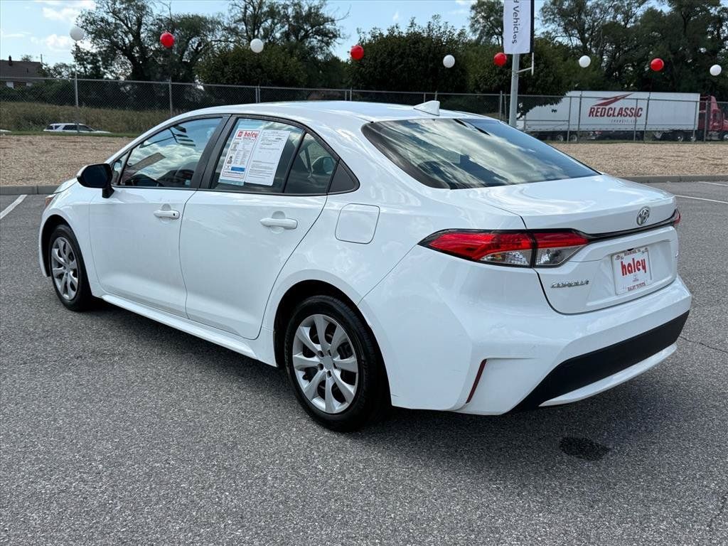 Used 2022 Toyota Corolla LE FWD image 7