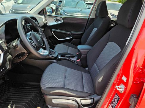 Used 2023 Kia Soul LX FWD image 16