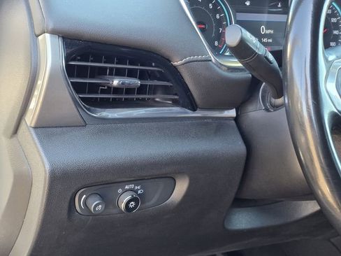 Used 2023 Chevrolet Traverse LT image 20