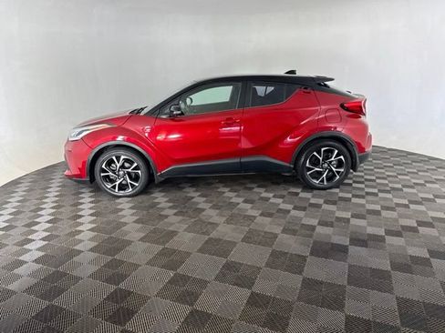 Used 2020 Toyota C-HR XLE FWD image 11