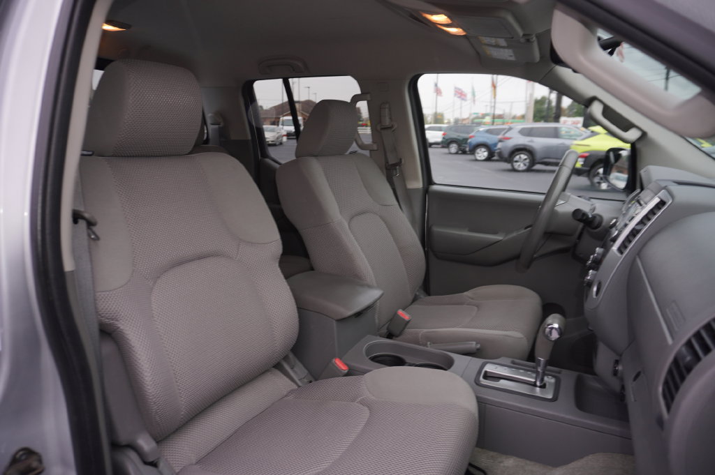 Used 2014 Nissan Frontier SV w/ SV Value Truck Package AWD/4WD image 29