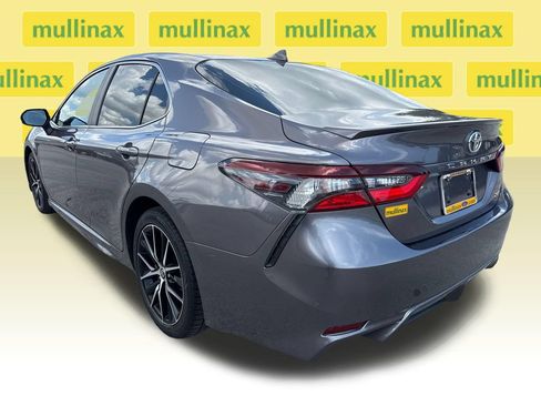 Used 2021 Toyota Camry SE FWD image 8