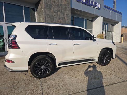 Used 2023 Lexus GX 460 Premium image 17