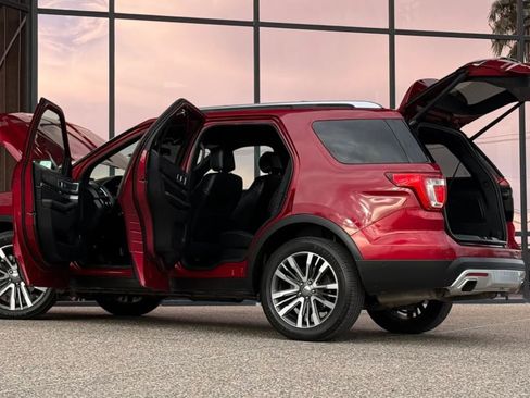 Used 2017 Ford Explorer Platinum AWD/4WD image 29