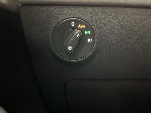 Used 2023 Volkswagen Taos SE w/ Black Wheel Package image 23