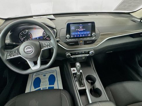 Used 2025 Nissan Altima 2.5 SV FWD image 25