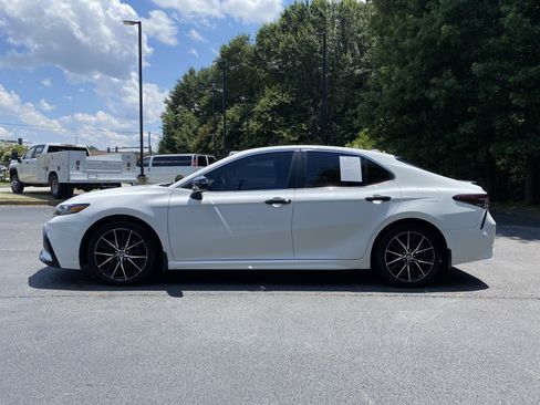 Used 2023 Toyota Camry SE FWD image 6