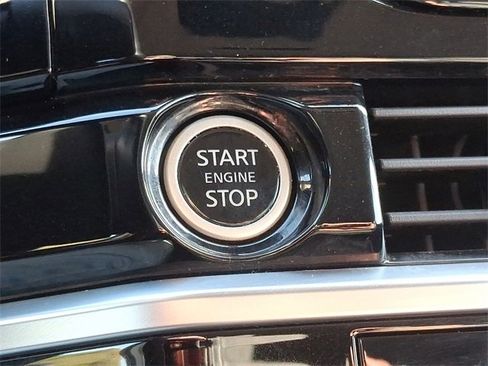 Used 2023 Nissan Pathfinder SL image 25