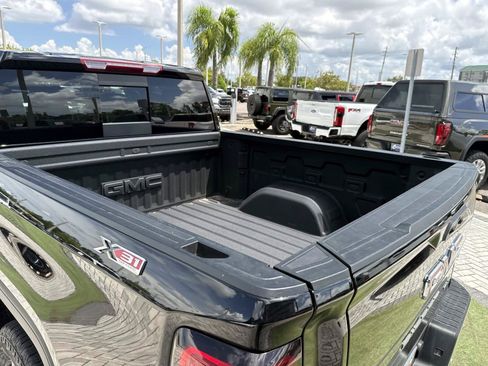 Used 2025 GMC Sierra 1500 SLT w/ SLT Premium Plus Package AWD/4WD image 9