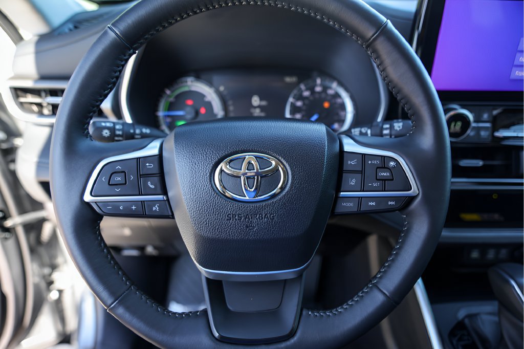 Used 2026 Toyota Highlander XLE AWD/4WD image 14
