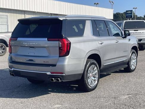 Used 2025 GMC Yukon Denali AWD/4WD image 3