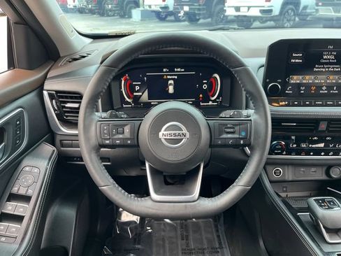Used 2021 Nissan Rogue Platinum FWD image 18