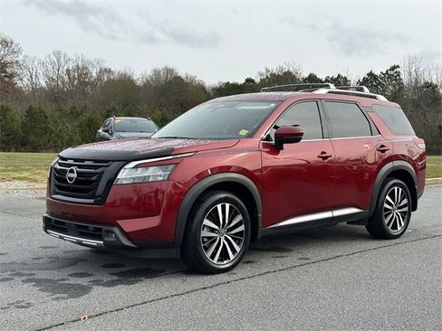 Certified 2024 Nissan Pathfinder Platinum w/ Black Appearance Package image 3