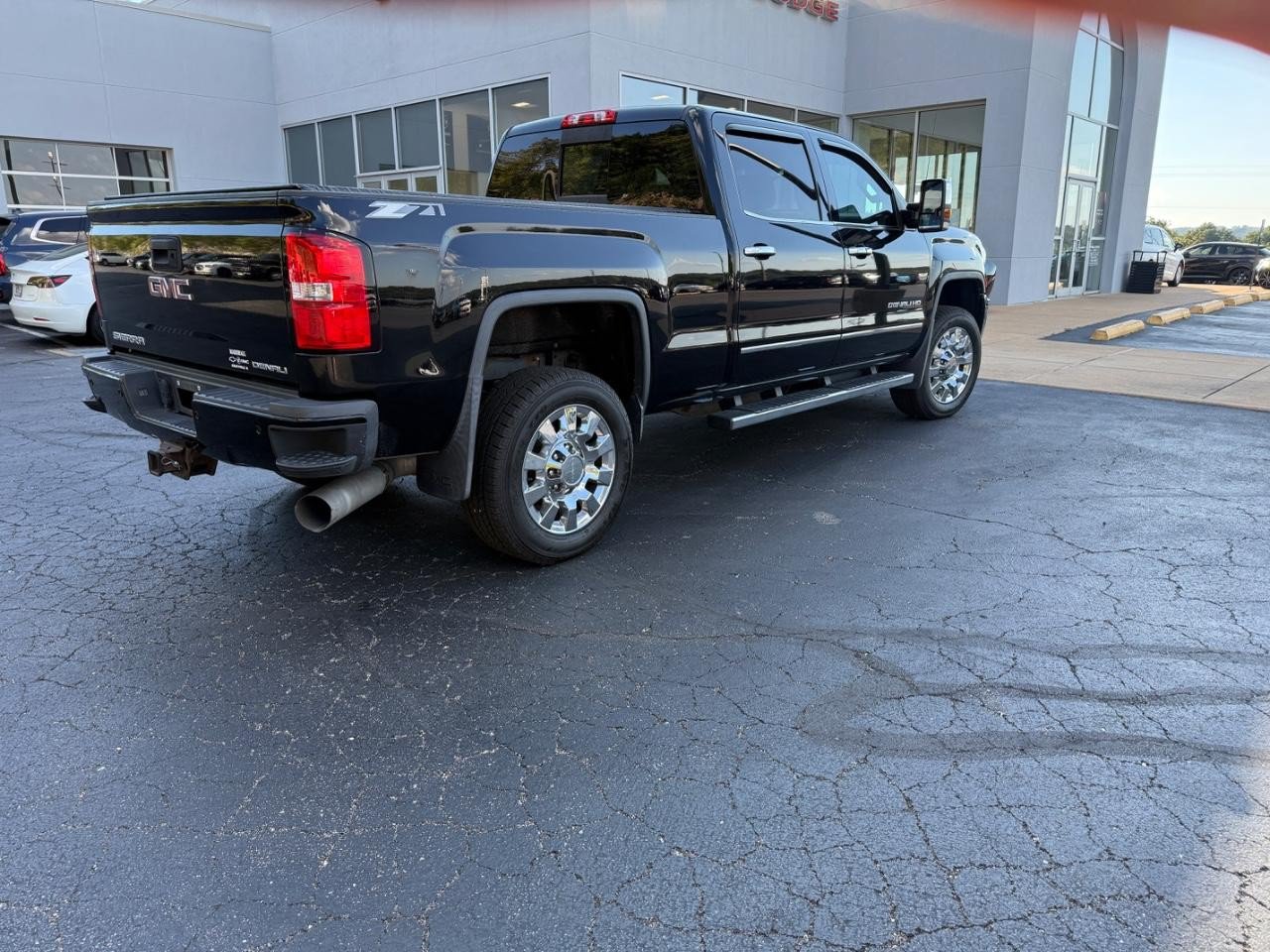 Used 2015 GMC Sierra 2500 Denali w/ Duramax Plus Package AWD/4WD image 3