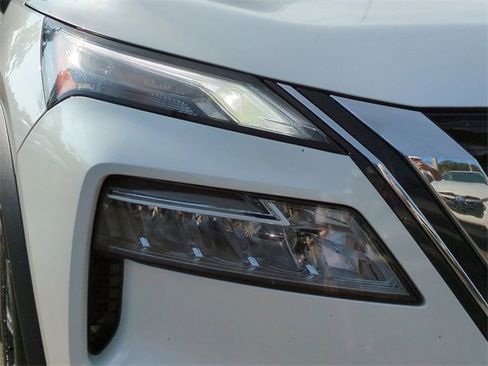 Used 2021 Nissan Rogue SV w/ Premium Package image 10