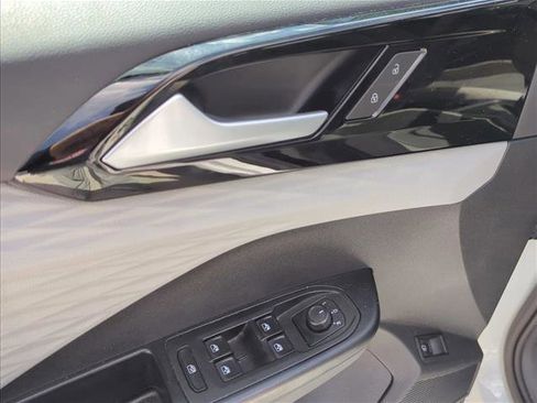 Used 2022 Volkswagen Taos S image 8