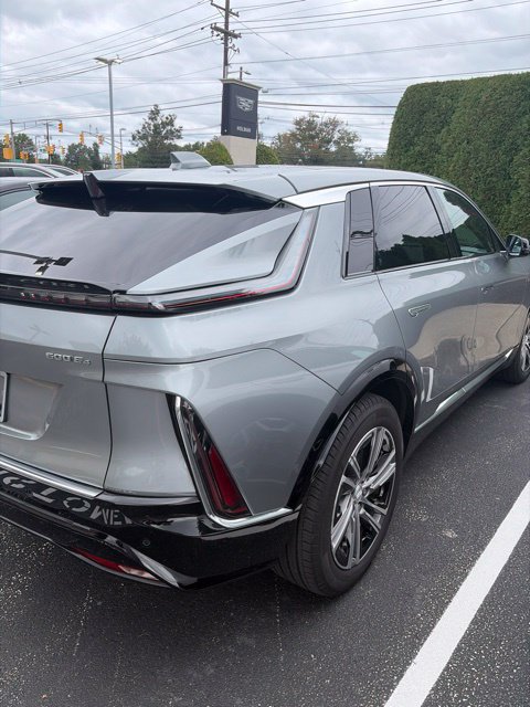 Used 2024 Cadillac Lyriq Luxury AWD/4WD image 7