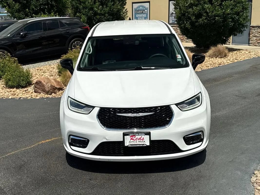 Used 2024 Chrysler Pacifica Touring-L FWD image 41