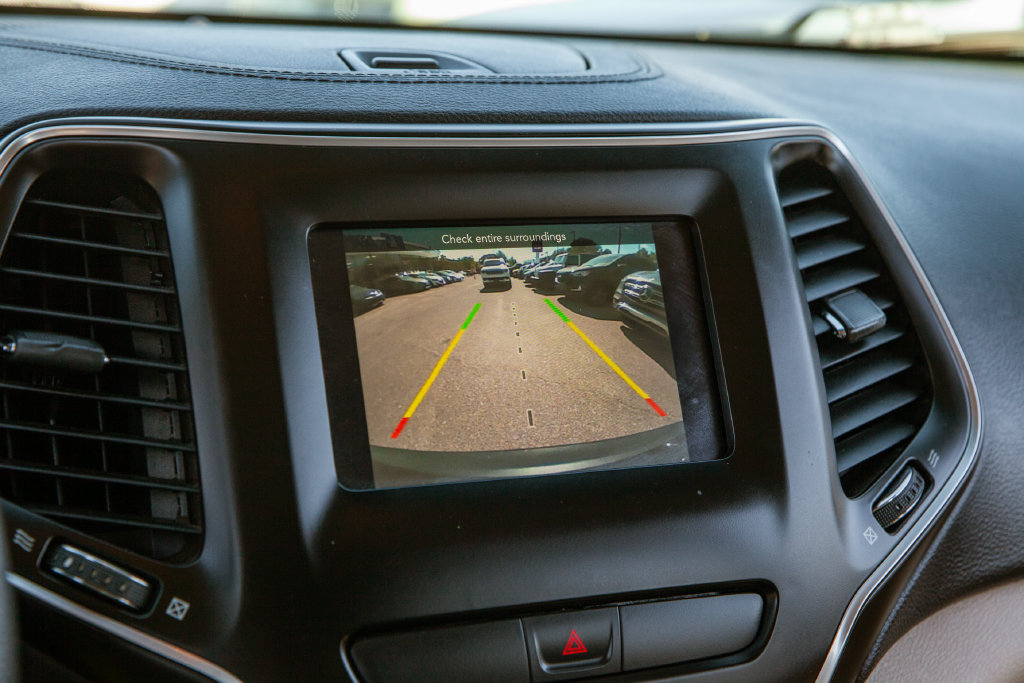 Used 2019 Jeep Cherokee Latitude w/ Popular Appearance Group FWD image 15