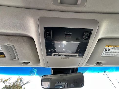 Used 2016 Toyota Land Cruiser image 19