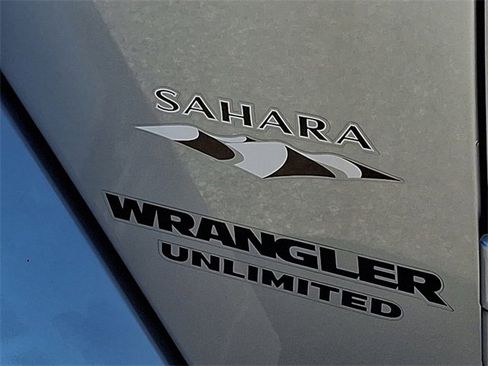 Used 2017 Jeep Wrangler Unlimited Sahara w/ Connectivity Group image 37