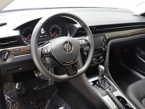 Used 2022 Volkswagen Passat 2.0T FWD image 7