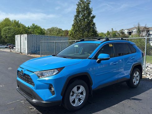 Used 2020 Toyota RAV4 XLE w/ Convenience Package image 2