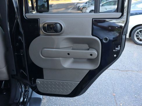 Used 2009 Jeep Wrangler Unlimited Sahara w/ Dual Top Group image 17