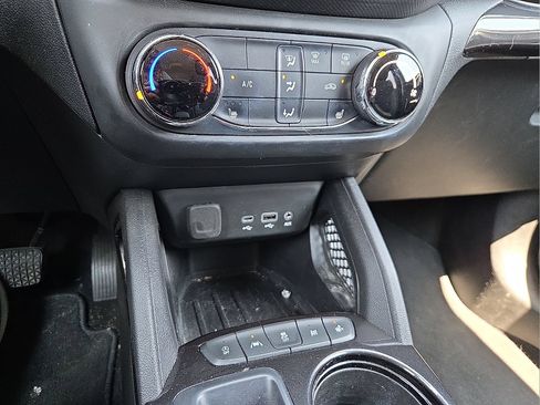 Used 2023 Chevrolet TrailBlazer LT FWD image 17